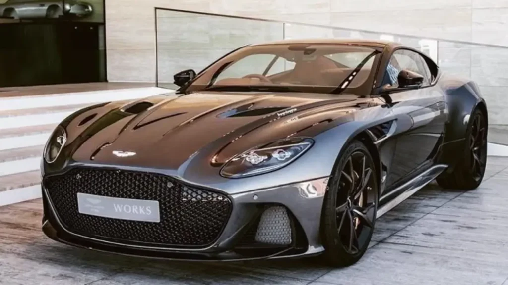 लग्जरी लाइफस्टाइल Aston Martin Rapide S